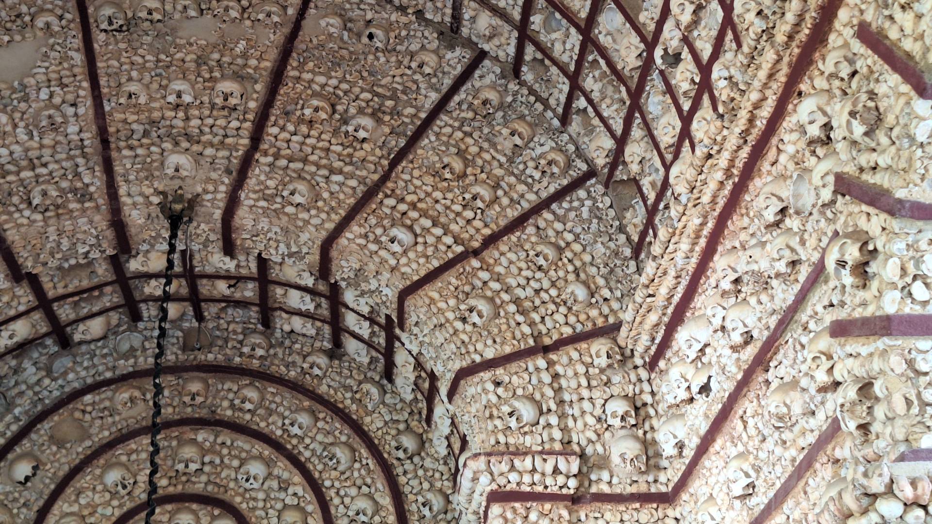 Detalle del interior de la Capilla de los Huesos.