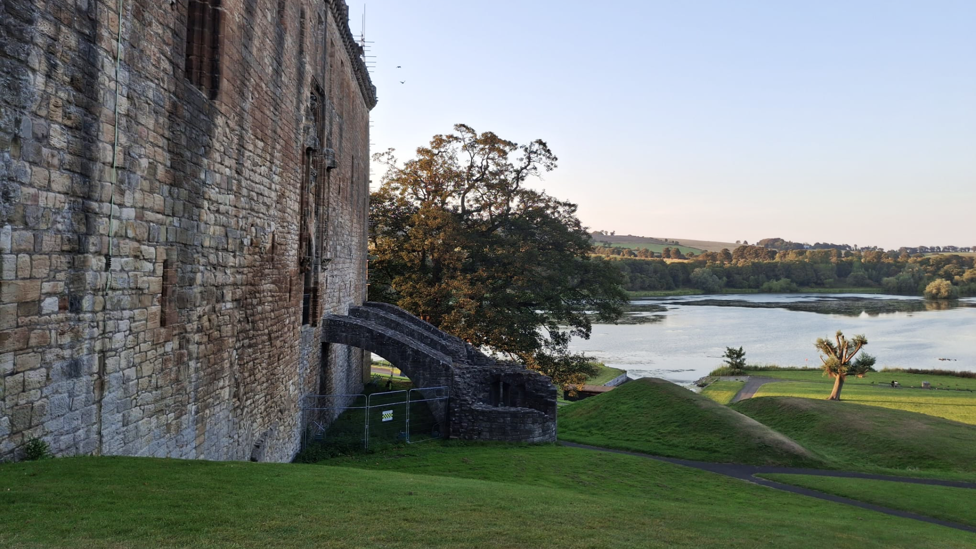 Palacio de Linlithgow junto al lago.