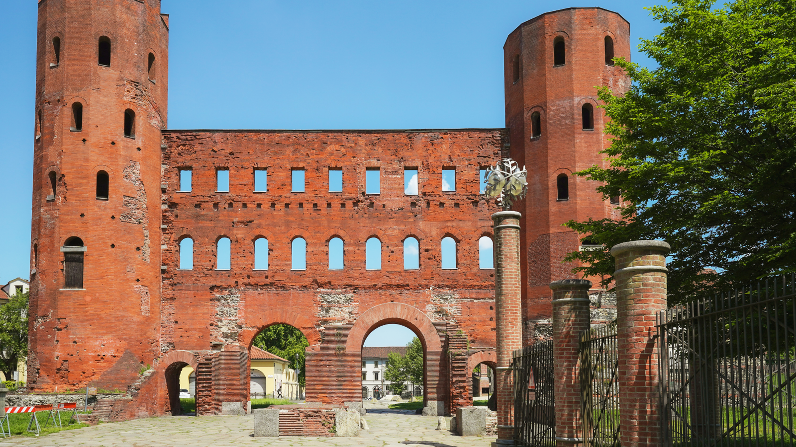 Porta Palatina.