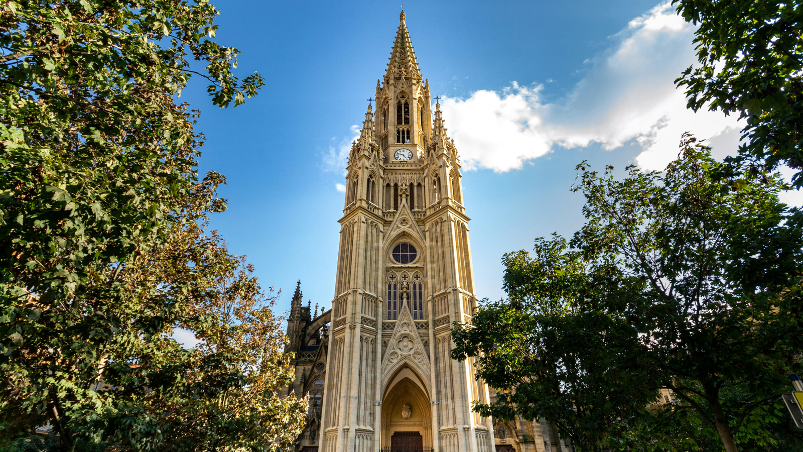 La imponente Catedral del Buen Pastor.