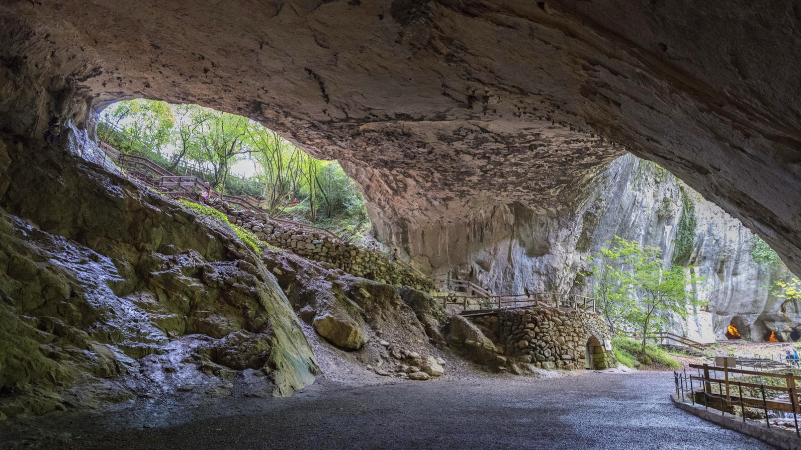 Interior de las cuevas de Zugarramurdi.