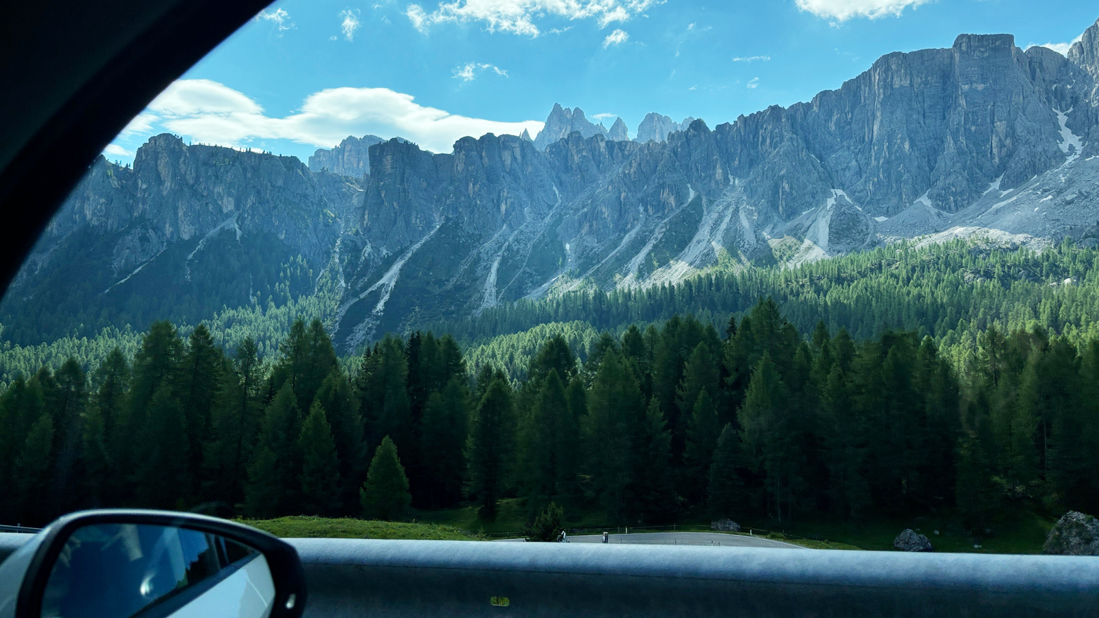 Las carreteras de los Dolomitas son una atracción en sí mismas.