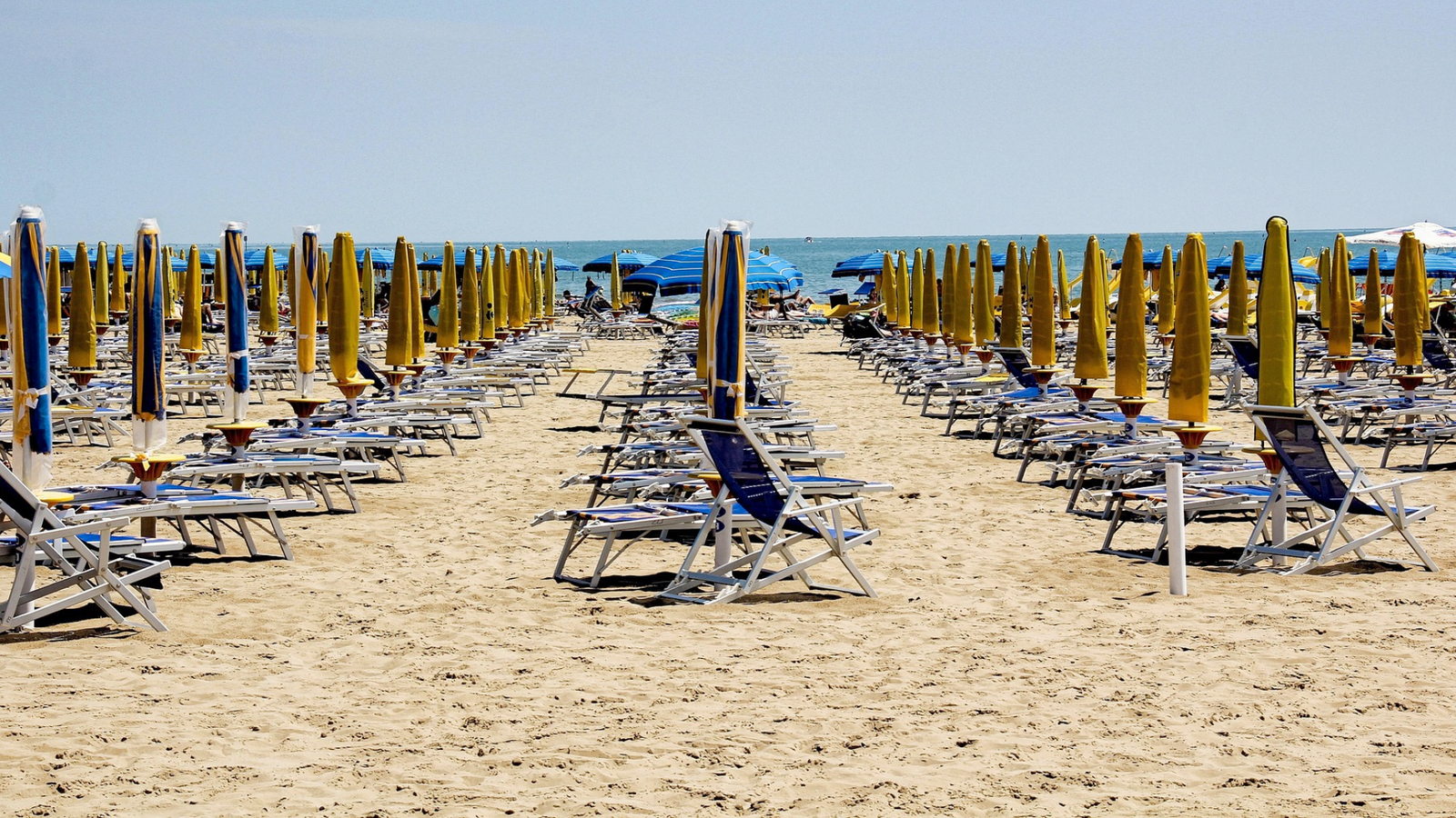 Sombrillas en la playa de Lido di Jesolo.