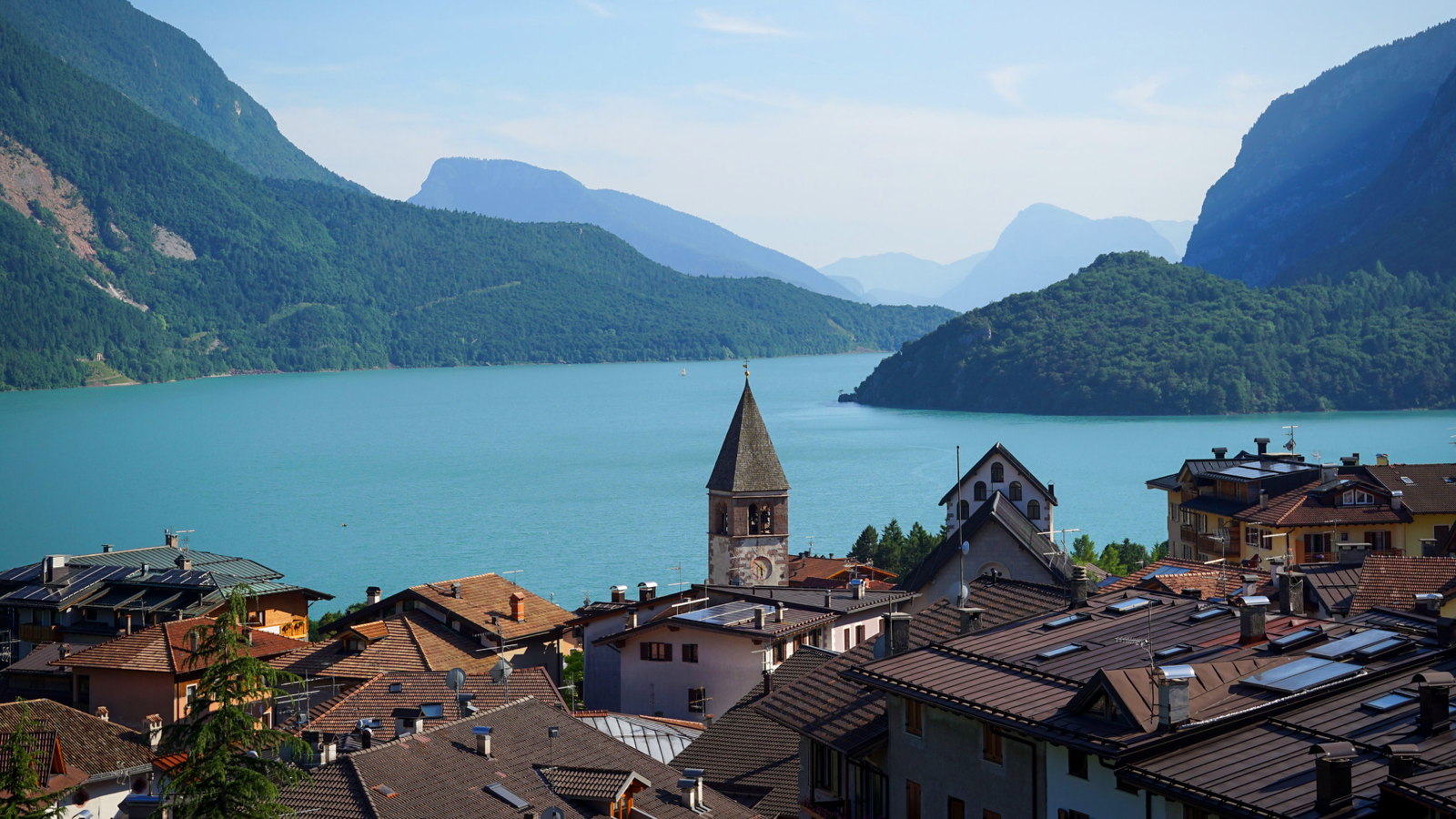 Molveno y su precioso lago.